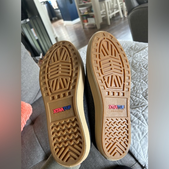 Xtratuf women’s slippers - Picture 2 of 5